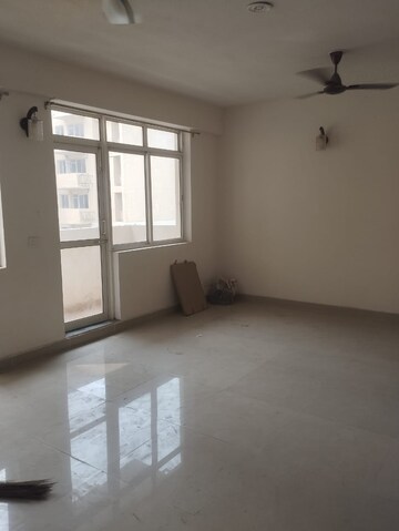 Room in 3 BHK Apartment at Sikka Kaamna Greens, Sector 143a Noida – for Sale