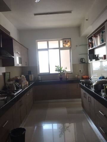 Kitchen in 3 BHK Builder Floor at BPTP Parklands, Sector 76 – for Sale