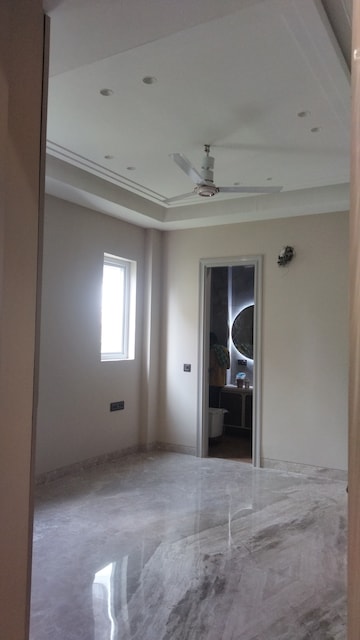 Room in 3 BHK Builder Floor at Anand Vihar – for Sale