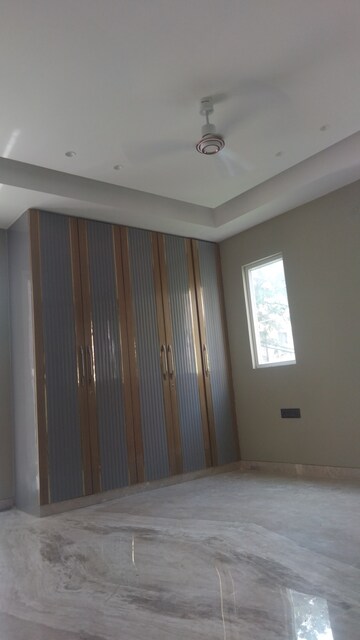 Room in 3 BHK Builder Floor at Anand Vihar – for Sale