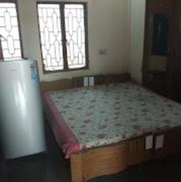 Room in 5 BHK Independent House at Sector 41 – for Sale