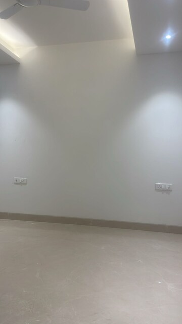 Room in 4 BHK Builder Floor at Hauz Khas – for Sale