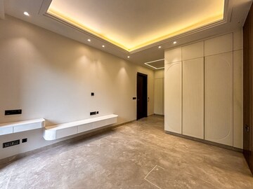 Room in 4 BHK Builder Floor at Sushant Lok 2, Sector 57 – for Sale