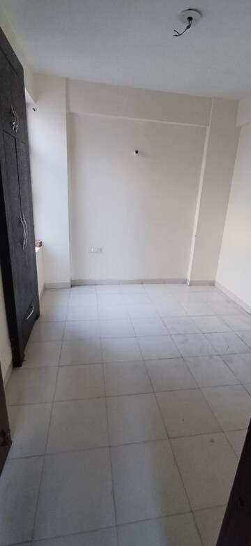 Room in 3 BHK Apartment at Amolik Heights, Sector 88 – for Sale