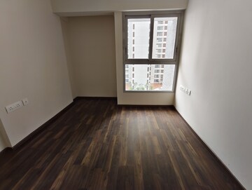 Room in 2 BHK Apartment at Piramal Vaikunth, Balkum Pada – for Sale