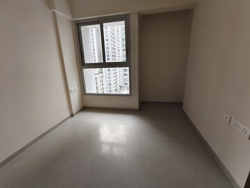 Room in 2 BHK Apartment at Piramal Vaikunth, Balkum Pada – for Sale