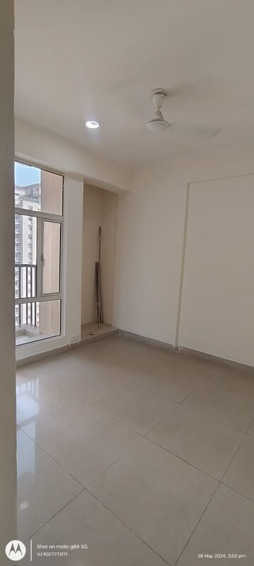 Room in 2 BHK Apartment at Hawelia Valencia Homes, Sector 1 Greater Noida – for Sale