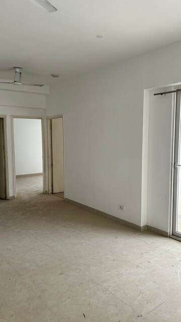 Room in 2.5 BHK Apartment at Ajnara Le Garden, Sector 16b Greater Noida – for Sale
