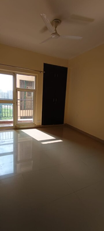 Room in 3 BHK Apartment at Supertech Ecociti, Sector 137 – for Sale