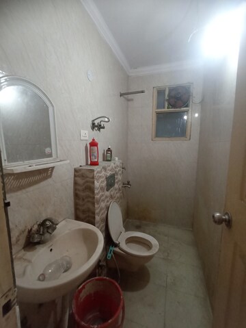 रेसिडेंशियल बिल्डर फ्लोर वर्ग फुट फॉर रेंट इन पश्चिम विहार दिल्ली  7516611