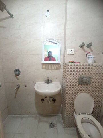 रेसिडेंशियल बिल्डर फ्लोर वर्ग फुट फॉर रेंट इन पश्चिम विहार दिल्ली  7516611