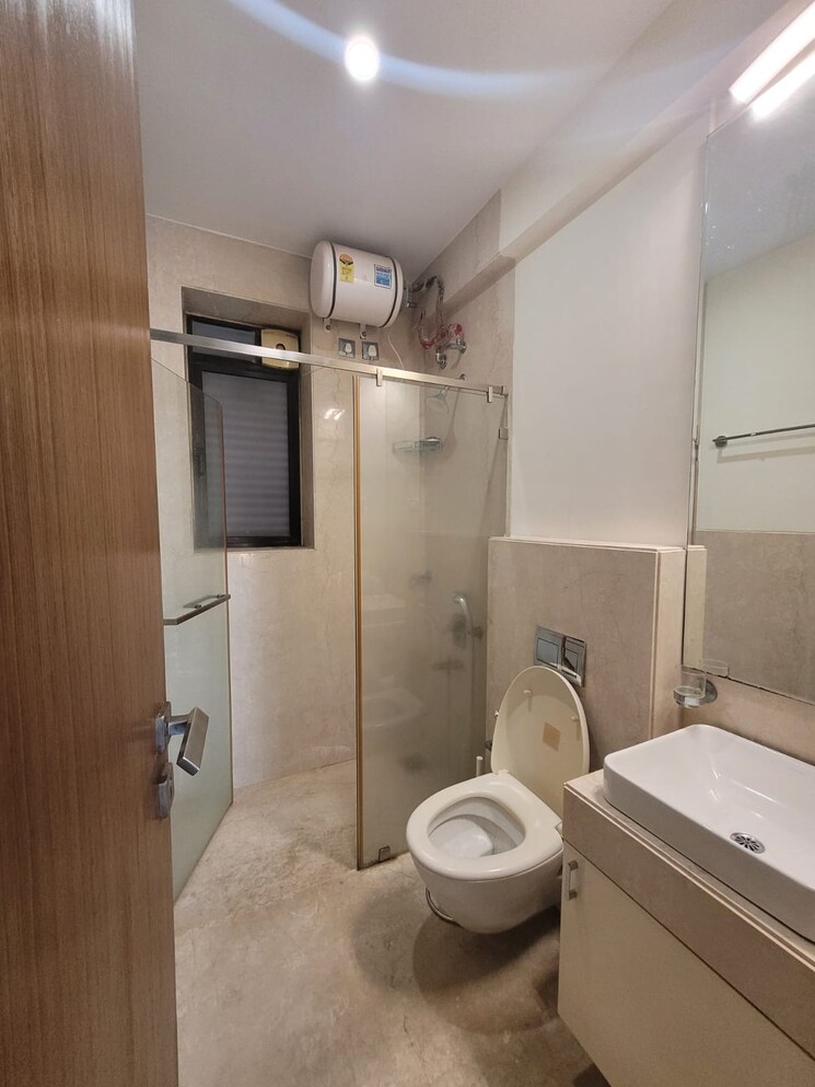 Bathroom, rustomjee-oriana 3 Bedroom 2538 Sq.Ft. Apartment In Bandra East Mumbai 7516847