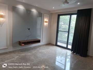 Room in 4 BHK Builder Floor at Janakpuri – for Sale