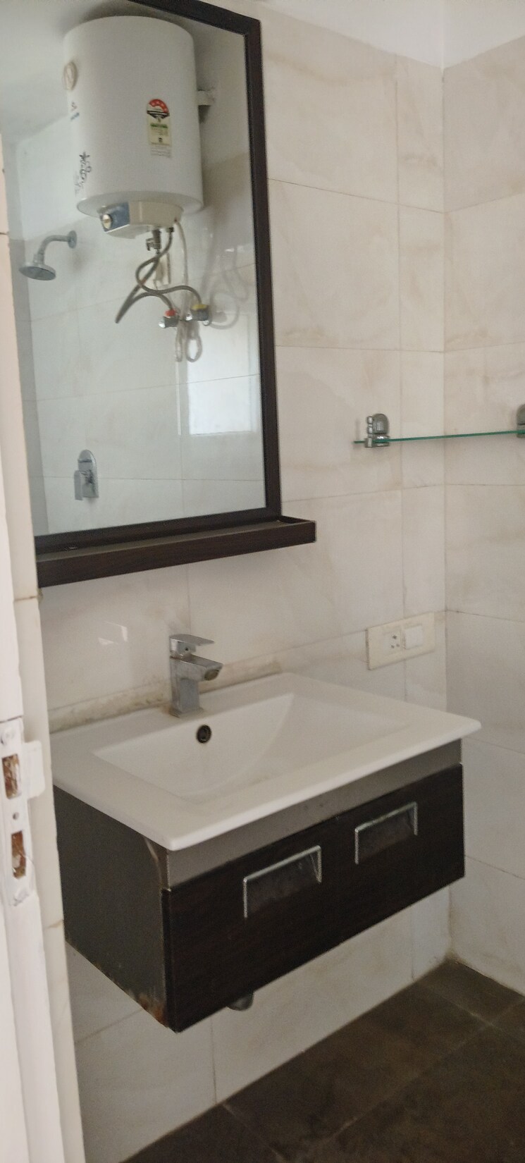 Bathroom, tulip-violet 3 Bedroom 1578 Sq.Ft. Apartment In Sector 69 Gurgaon 7517441