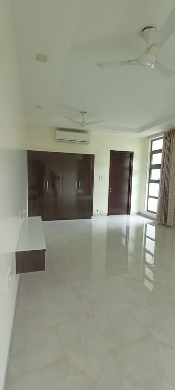 Room in 4 BHK Villa at Kokapet – for Sale