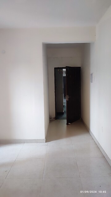 Furnished Amenities in 2 BHK Apartment at Signature Global Orchard Avenue, Sector 93 – for Sale