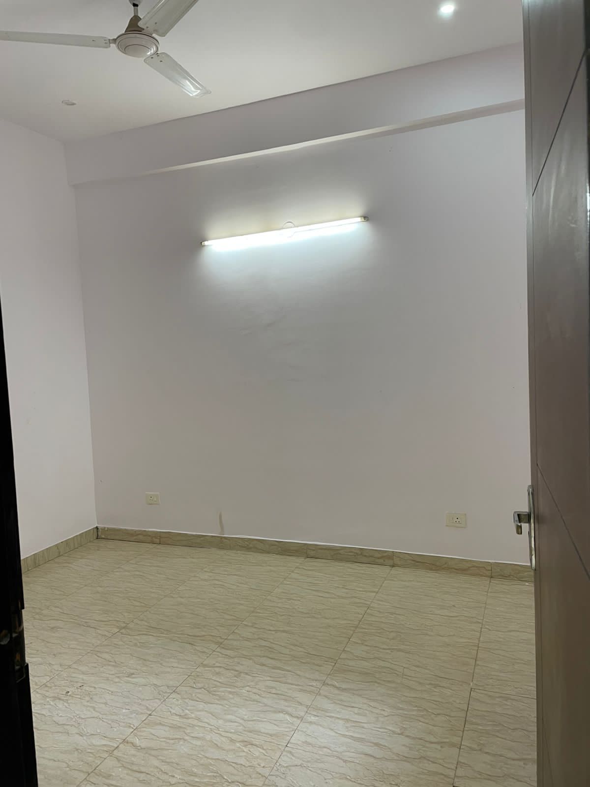 Rental 1 Bedroom 460 Sq.Ft. Builder Floor in Moti Nagar Delhi 7517965