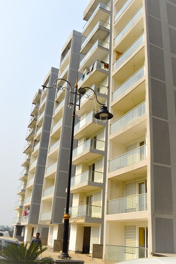 Staircase in 3 BHK Apartment at Proview Shalimar City Phase II, Shalimar Garden – for Sale
