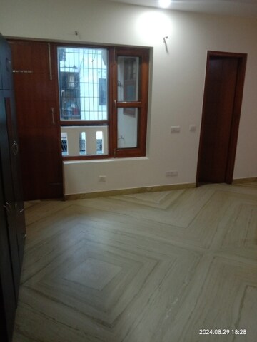 Room in 3 BHK Builder Floor at Green Fields Colony – for Sale