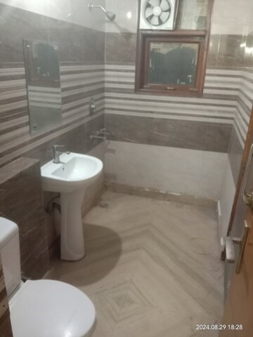 Bathroom in 3 BHK Builder Floor at Green Fields Colony – for Sale