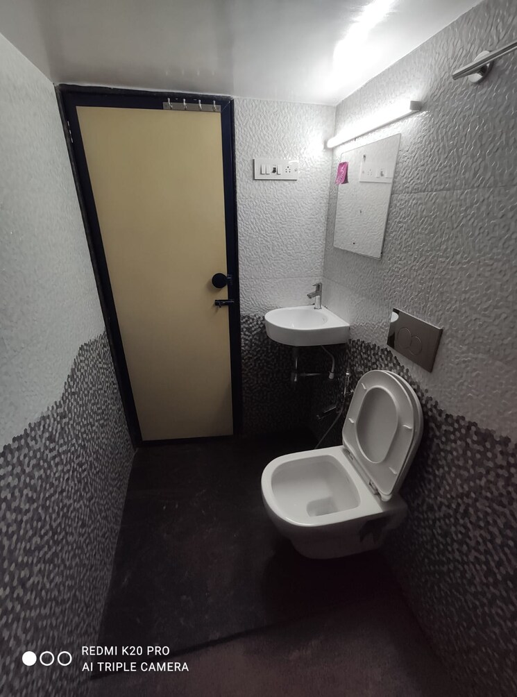 Bathroom, greenfield-chs 2 Bedroom 717 Sq.Ft. Apartment In Santacruz East Mumbai 7518114