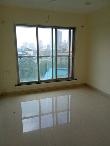 Room in 2 BHK Apartment at Mulund East – for Sale
