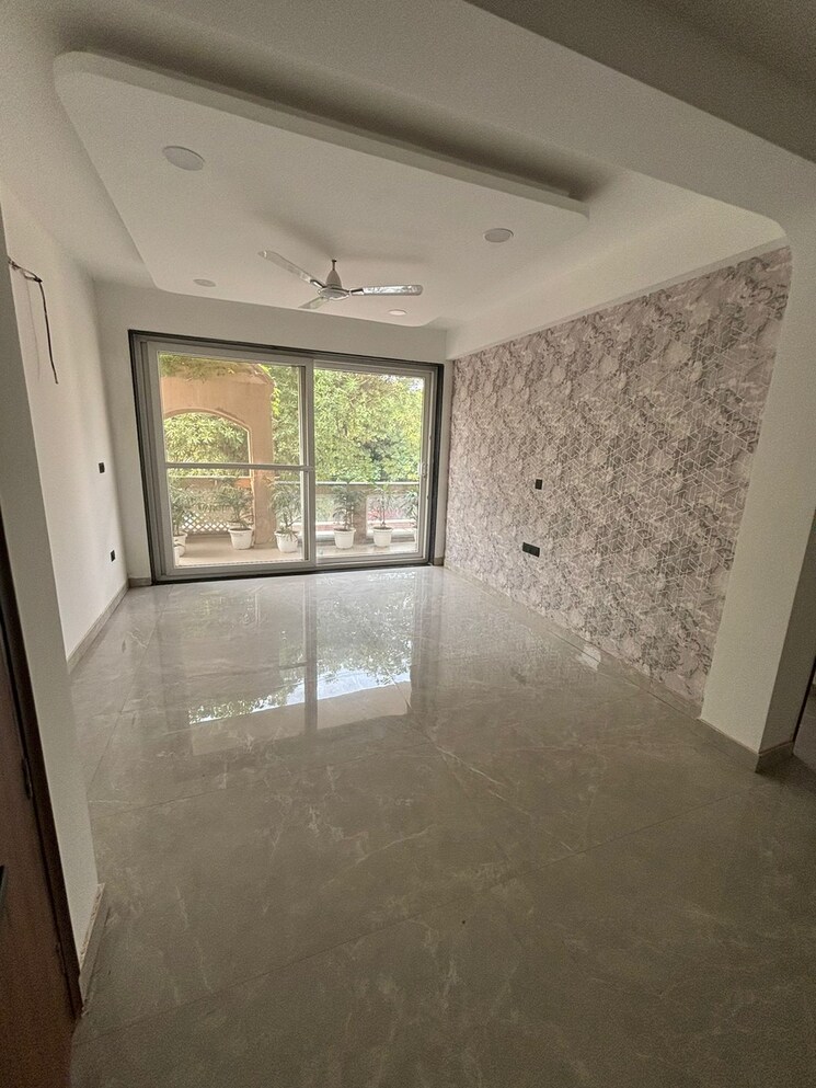 Room, sector 57 3 Bedroom 240 Sq.Yd. Builder Floor In Sector 57 Gurgaon 7518398