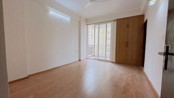 Room in 3 BHK Apartment at Wall Rock Aishwaryam, Sector 16c Greater Noida – for Sale