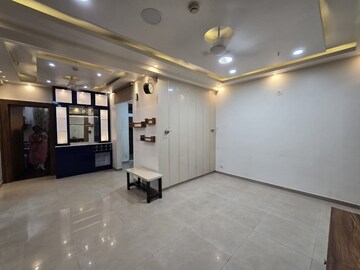 Room in 3 BHK Apartment at Geotech Pristine Avenue, Sector 16c Greater Noida – for Sale