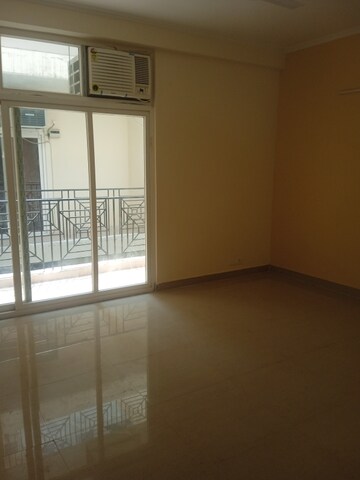 Room in 3 BHK Villa at Amrapali Dream Valley, Tech Zone 4 Greater Noida – for Sale