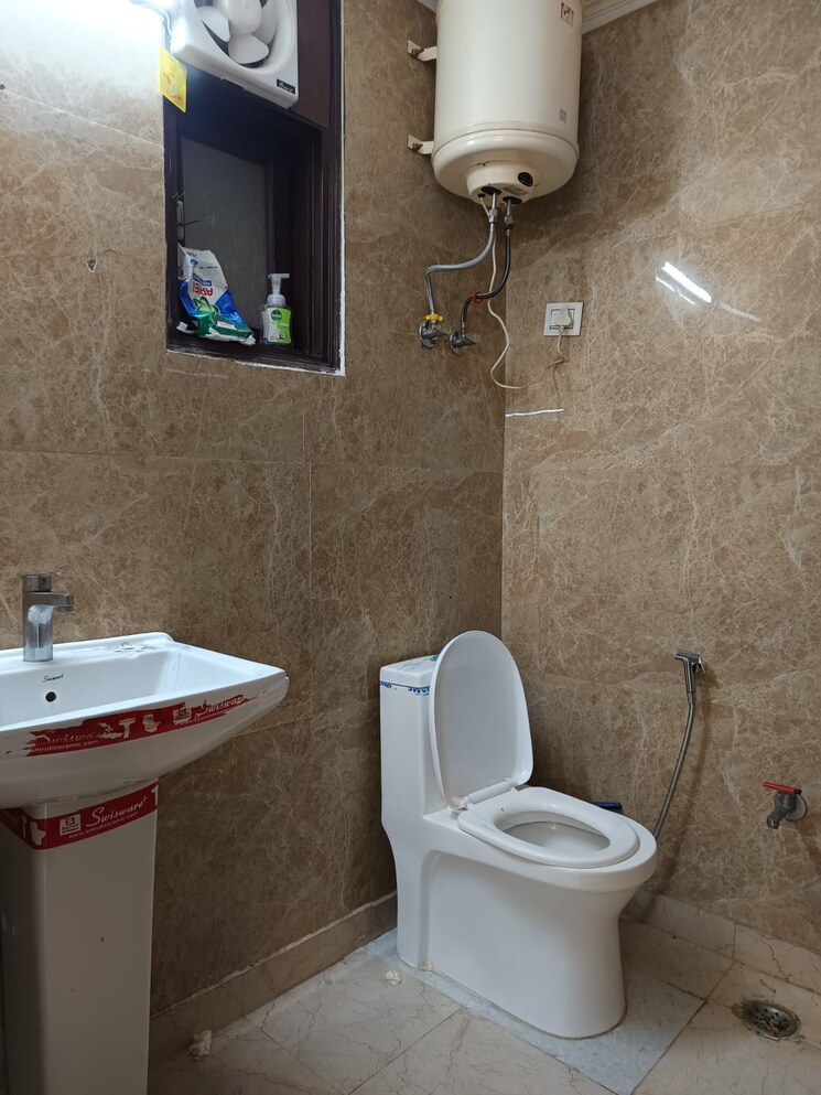 Bathroom, chattarpur 3 Bedroom 1200 Sq.Ft. Builder Floor In Chattarpur Delhi 7518848