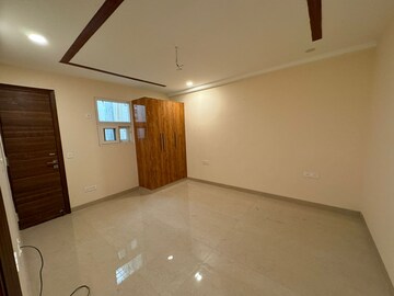 Room in 4 BHK Builder Floor at Saket – for Sale