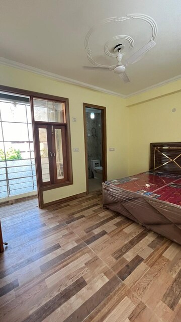 Room in 1.5 BHK Builder Floor at Chattarpur – for Sale