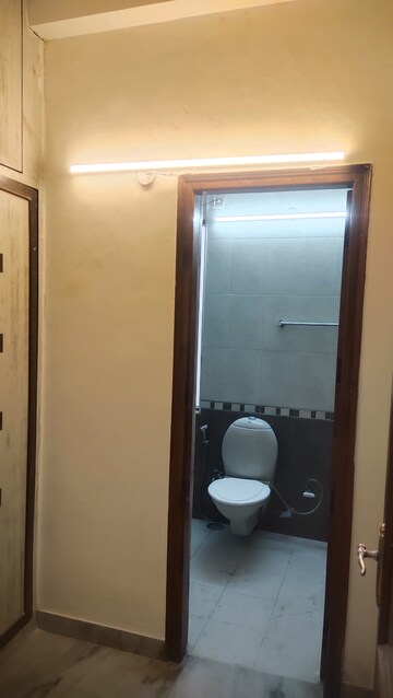 Furnished Amenities in 4 BHK Builder Floor at Unitech South City II, Sector 50 – for Sale