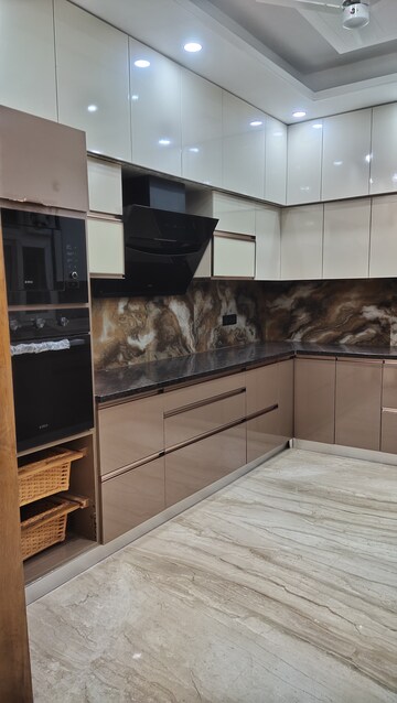 Staircase in 4 BHK Builder Floor at Unitech South City II, Sector 50 – for Sale