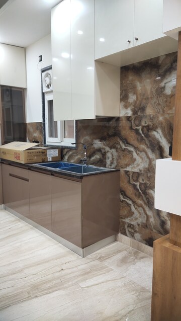 Staircase in 4 BHK Builder Floor at Unitech South City II, Sector 50 – for Sale