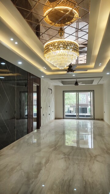 Balcony in 4 BHK Builder Floor at Unitech South City II, Sector 50 – for Sale