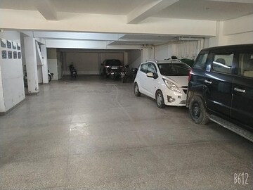 Parking in 3 BHK Builder Floor at Sector 7 – for Sale