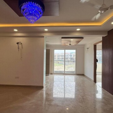 Room in 3 BHK Builder Floor at BPTP Amstoria Country Floor , Sector 102 – for Sale