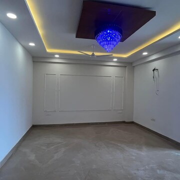 Room in 3 BHK Builder Floor at BPTP Amstoria Country Floor , Sector 102 – for Sale