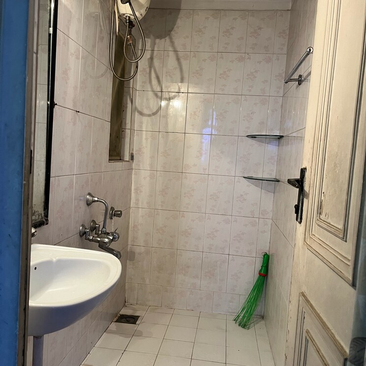 Bathroom, hiranandani-estate-carrara 1 Bedroom 410 Sq.Ft. Apartment In Patlipada Thane 7519324