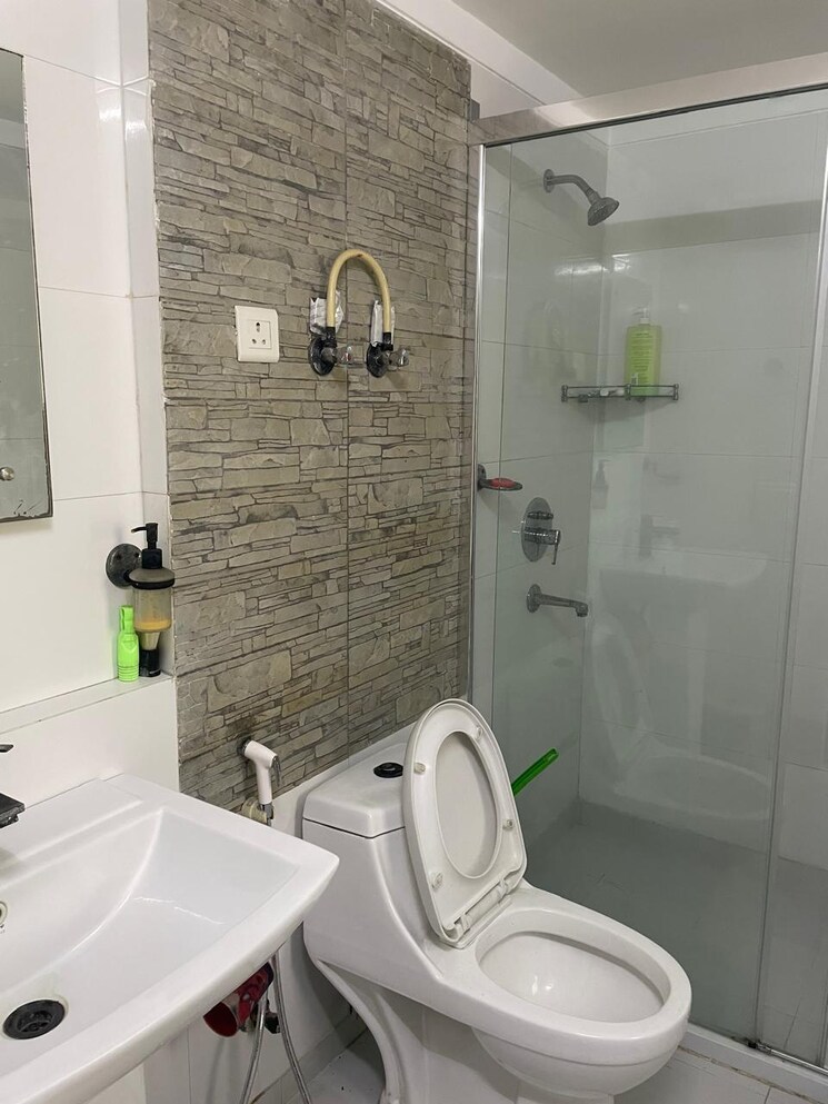 Bathroom, amrapali-silicon-city 3 Bedroom 1420 Sq.Ft. Apartment In Sector 76 Noida 7519550