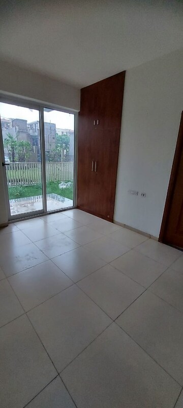 Room in 2 BHK Apartment at Sushma Green vista, Ghazipur – for Sale