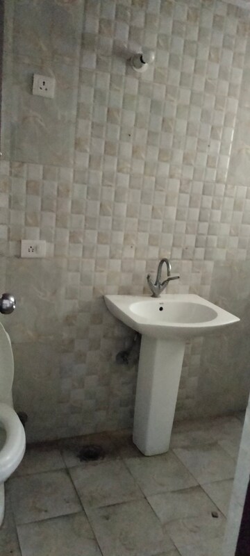 Bathroom in 3 BHK Apartment at Ansal Royal Heritage, Sector 70 – for Sale
