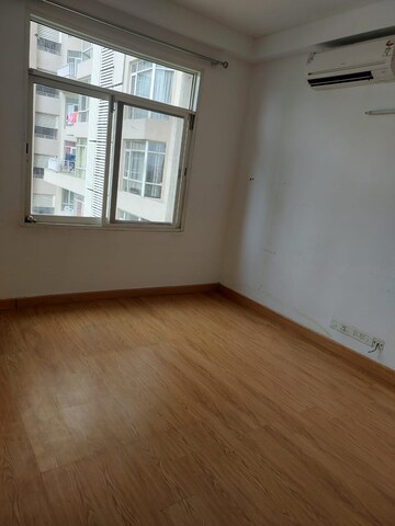 Room in 2 BHK Apartment at Jaypee Green Villas, Jaypee Greens – for Sale
