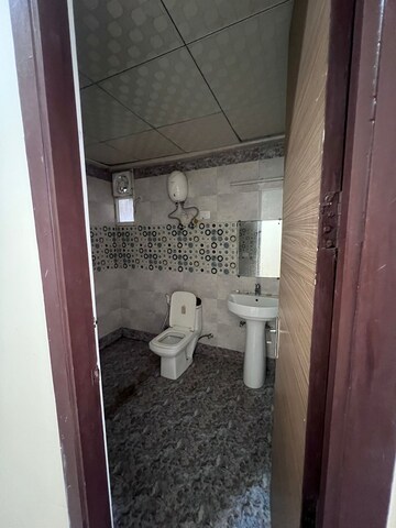 Bathroom in 4 BHK Apartment at Saya Gold Avenue, Vaibhav Khand – for Sale