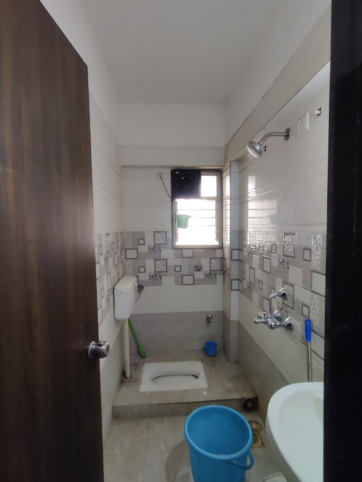 Bathroom, gurusai-sai-sundaram 2 Bedroom 1000 Sq.Ft. Apartment In Kharadi Pune 7521573
