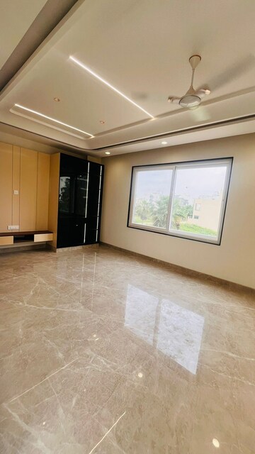 Room in 4 BHK Builder Floor at Ansal API Esencia, Sector 67 – for Sale