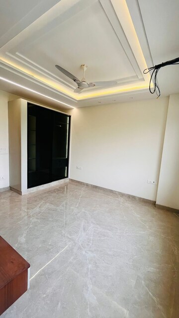 Room in 4 BHK Builder Floor at Ansal API Esencia, Sector 67 – for Sale