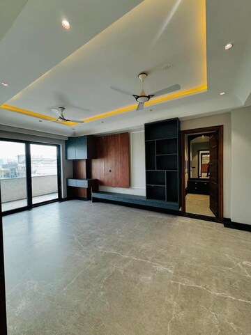 Room in 4 BHK Builder Floor at Ansal API Versalia, Sector 67a – for Sale
